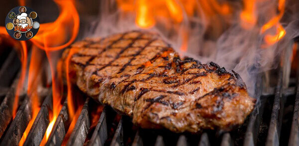 Thịt bò được nướng trên lửa nóng làm dậy hương thơm